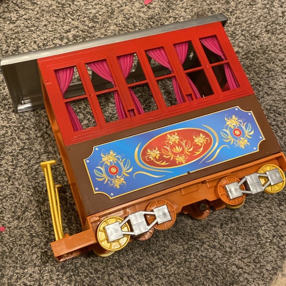 Spirit Untamed Lucky Train - Picture 4 of 5